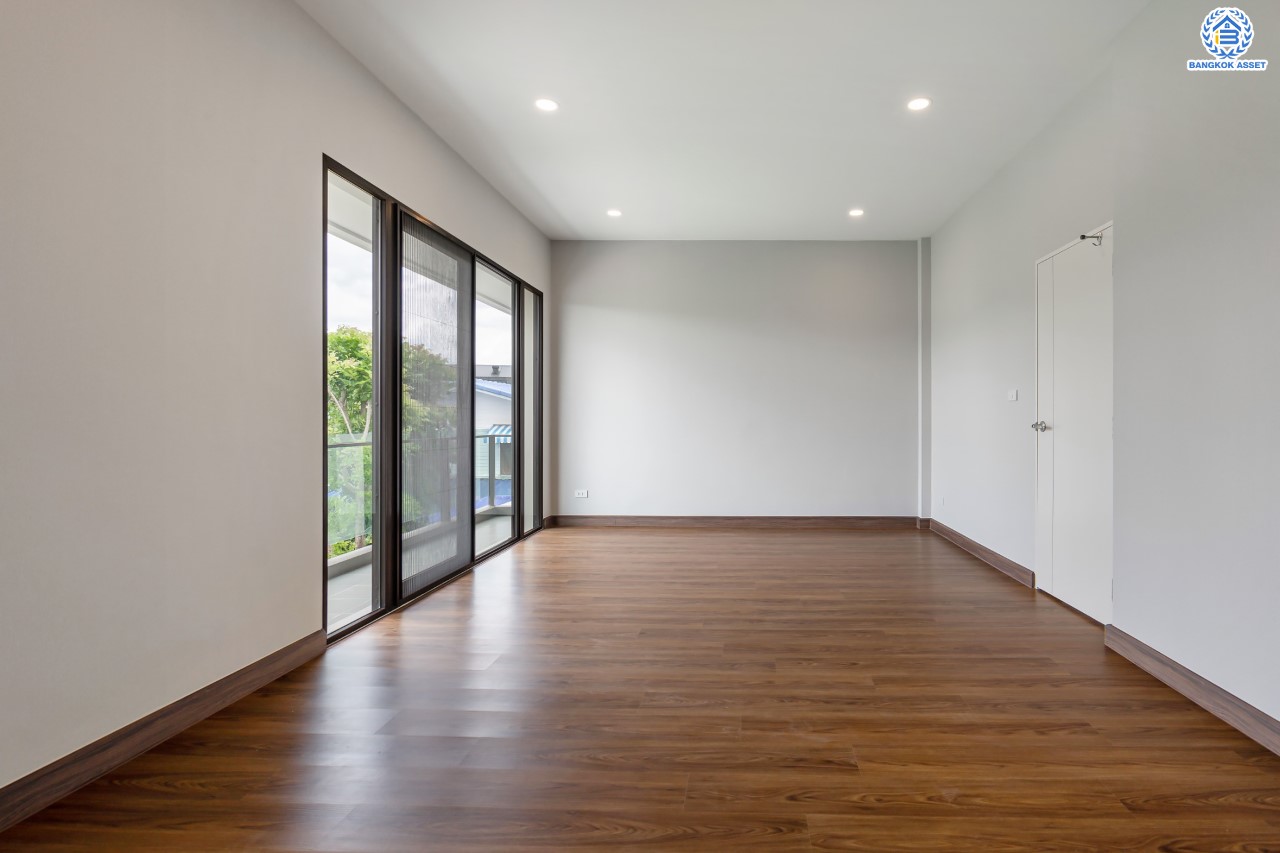 บ้านมือสองตกแต่งใหม่ ม.เดอะซิตี้ ราชพฤกษ์-ปิ่นเกล้า หลังมุม เนื้อที่ 71.8 ตร.ว. ดีไซน์ตอบทุกไลฟ์สไตล์ ฟังก์ชัน 3 ห้องนอน 5 ห้องน้ำ 1 ห้องอเนกประสงค์ 1 ห้องแม่บ้าน จอดรถได้ 2 คัน บนทำเลติดถนนใหญ่ เชื่อมต่อทุกเส้นทาง ใกล้รถไฟฟ้าสายสีม่วง "สถานีบางรักใหญ่" และจุดขึ้นทางด่วน "ศรีรัช"